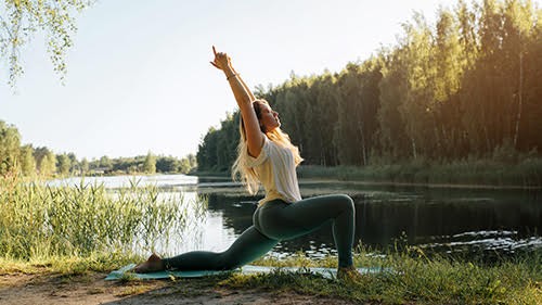 Flow Yoga: Bedeutung und Übungen